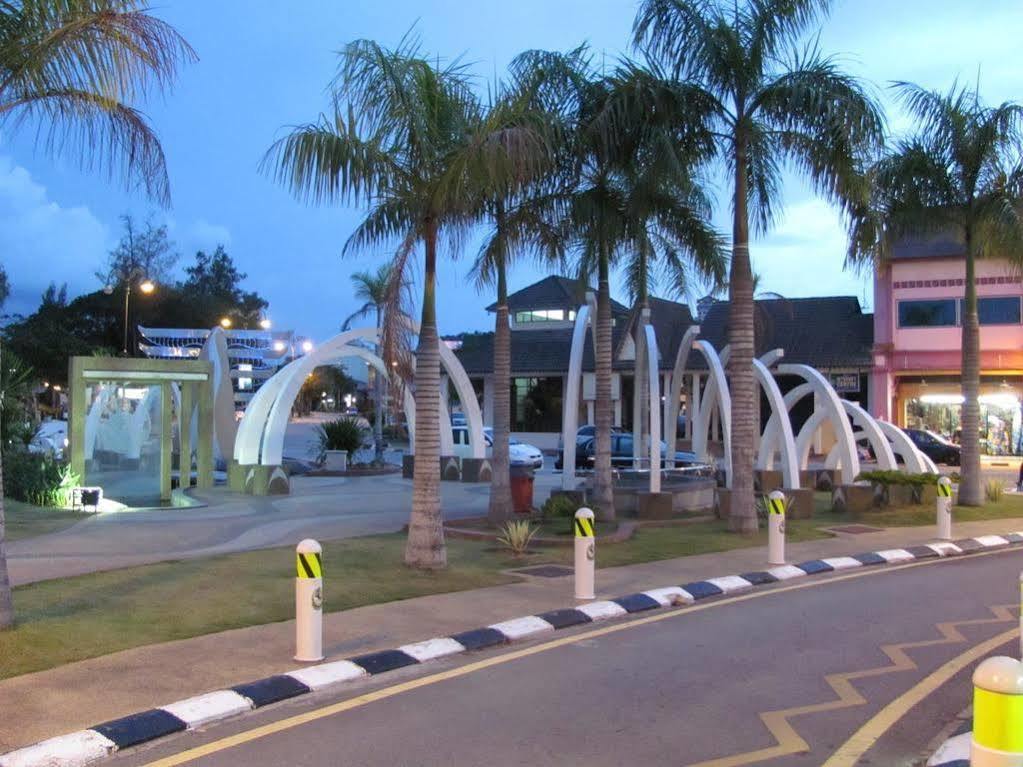 Hotel Dj Palace Lumut Exterior photo