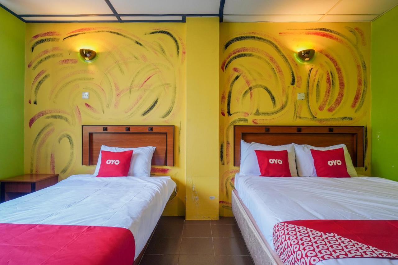Hotel Dj Palace Lumut Exterior photo